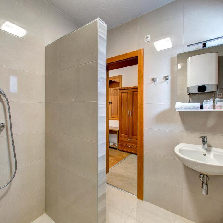 Hotel Almira - Double Room with Balcony - 8