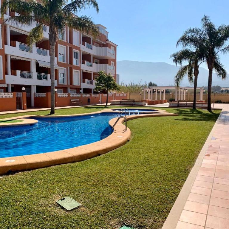 Apto. con gran terraza y acceso directo a piscina. - Apartment - 1