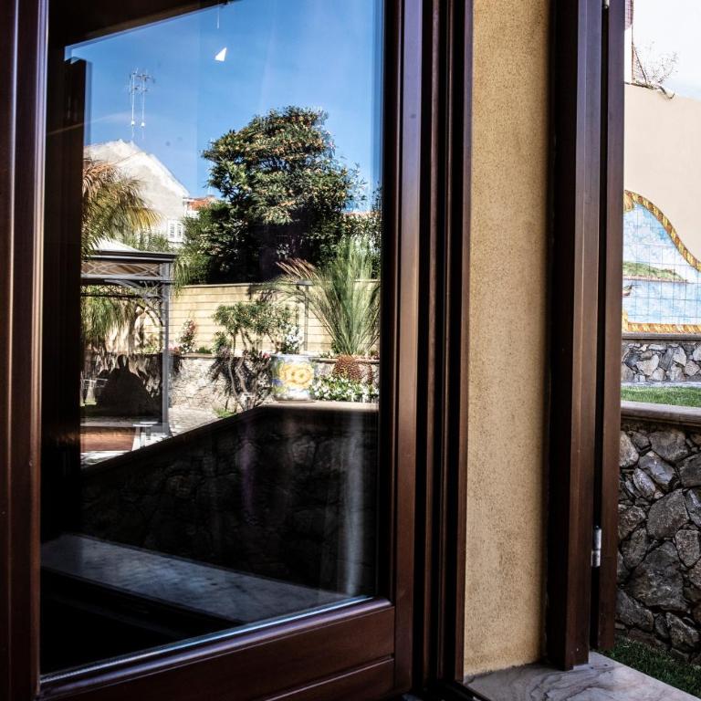 Hotel Garibaldi - Camera Standard Doppia con Letti Singoli e Vista Giardino - 8