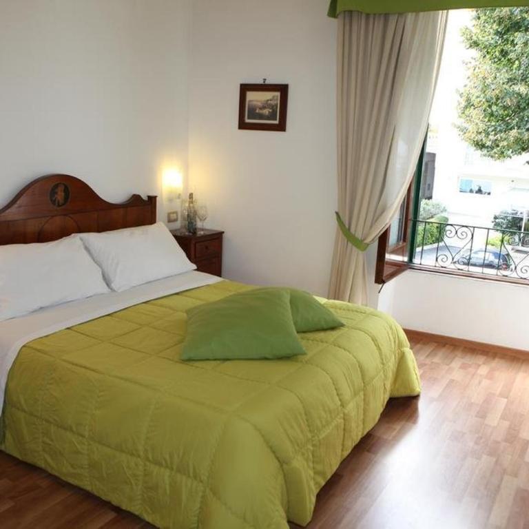 La Magnolia Sorrento - City Centre Hotel - Large Double Room - 4