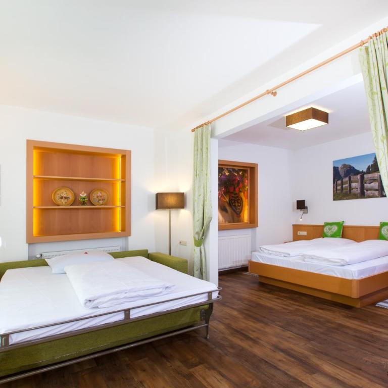 Hotel Gasthof Weiherbad - Family Suite with Balcony - 4
