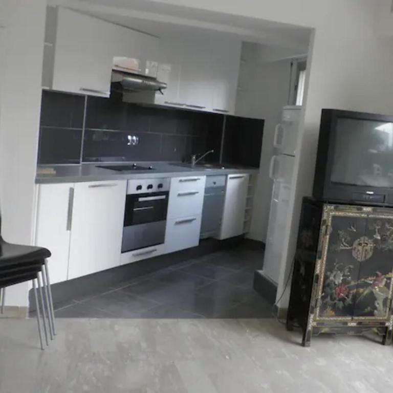 NICE FLAT WITH GARDENS Limites cannes juste 10 MNS CROISETT - Appartement 1 Chambre - 25