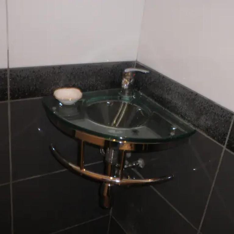 NICE FLAT WITH GARDENS Limites cannes juste 10 MNS CROISETT - Appartement 1 Chambre - 26
