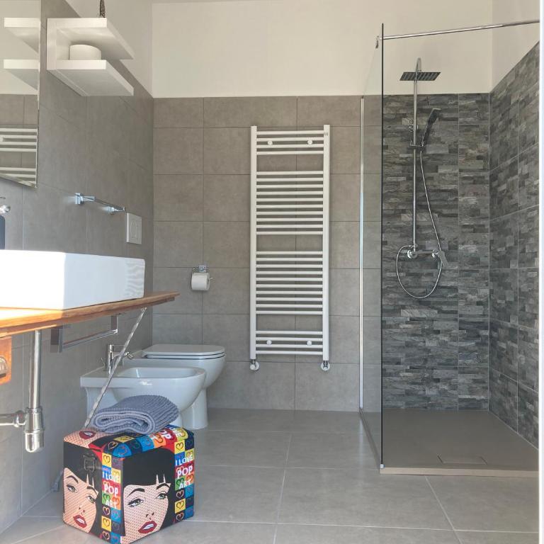 Casale Luel - Camera Familiare con Bagno Privato - 9