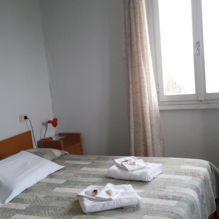 PET FRIENDLY HOTEL MIRABEAU - Camera Matrimoniale con Vista Lago - 3