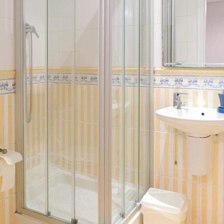 Pensión San Lorenzo - Habitación Individual interior con baño privado - 6