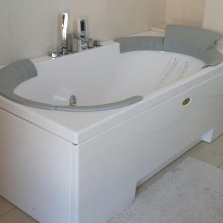 Piso de lujo en centro Santa Cruz. - Apartamento de 2 dormitorios - 37