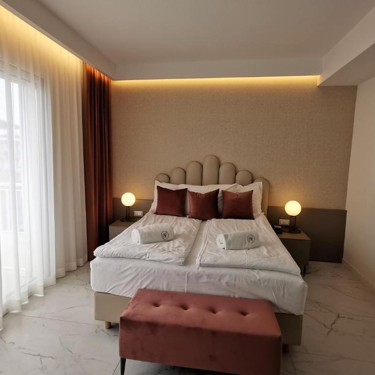 Hotel Astoria - Deluxe Room - 3