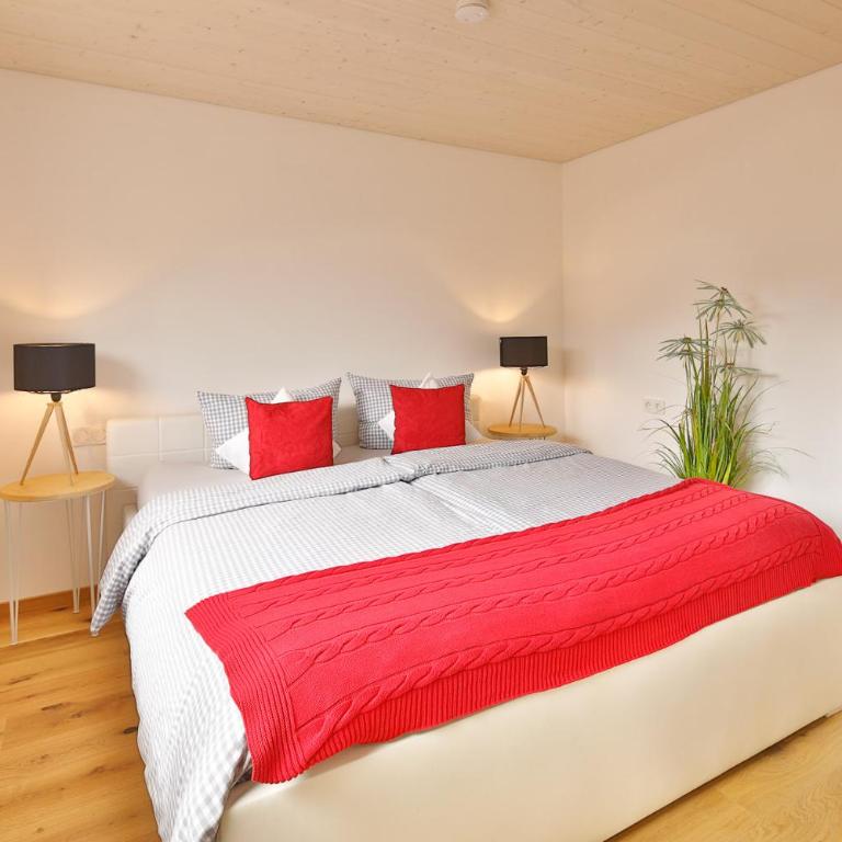 "Landhaus Panorama" - Luxuriöse Ferienwohnungen in bester Lage für gehobene Ansprüche - Apartment mit Terrasse - 4