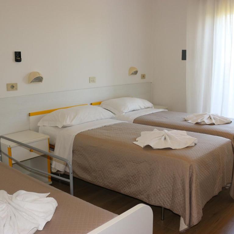 Hotel Neps - Camera Familiare con Balcone - 2