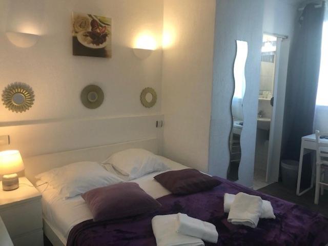 Le Castelet - Chambre Double avec Toilettes Communes - 3