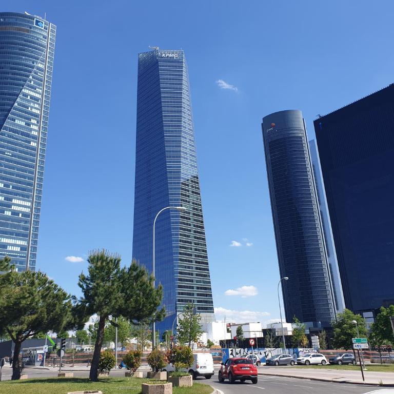 Spacious Apartment Madrid - Metro Barrio del Pilar - Three-Bedroom Apartment - 40