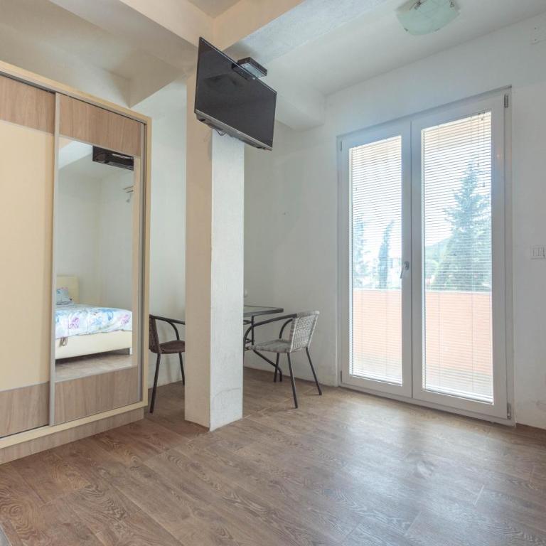 Apartments Elena - Studio with Balcony - 2