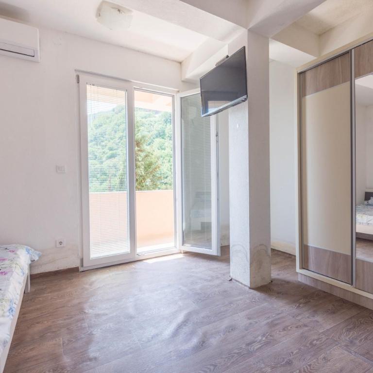 Apartments Elena - Studio with Balcony - 4