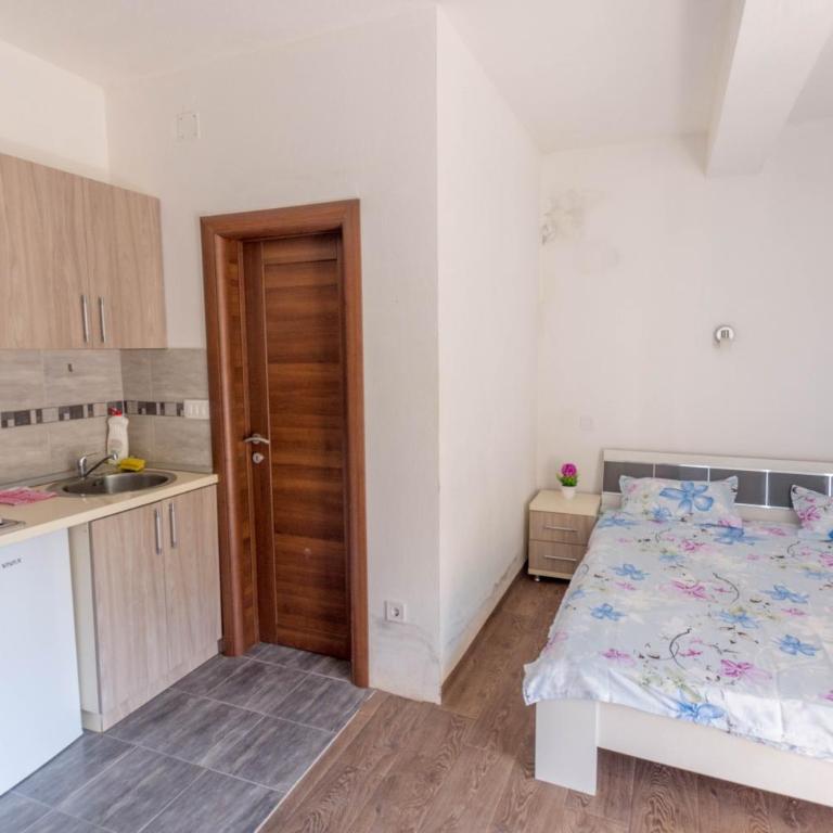 Apartments Elena - Studio with Balcony - 5