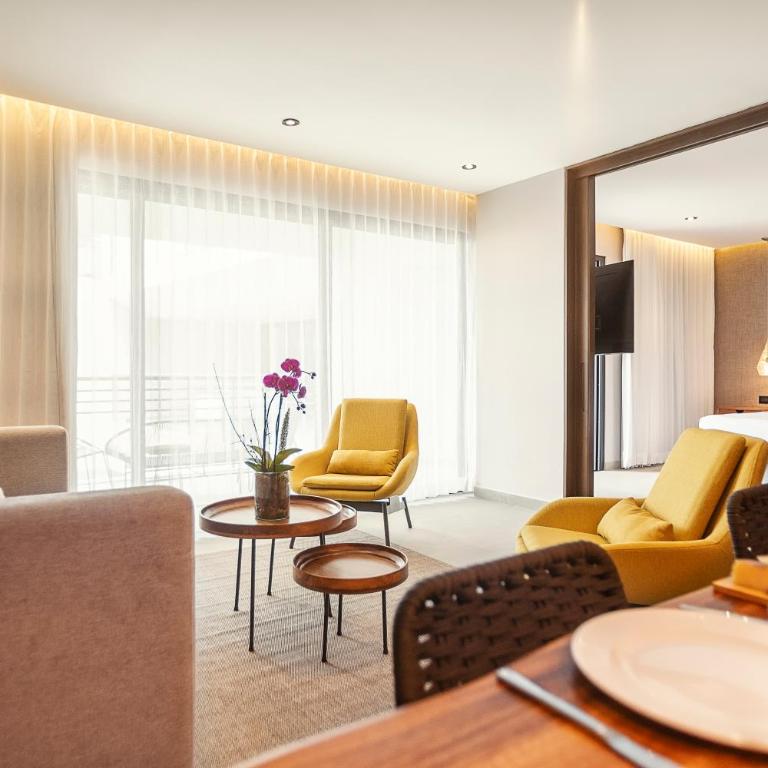The Fives Oceanfront - 1 Bedroom Partial Oceanview Resort Residence - 3