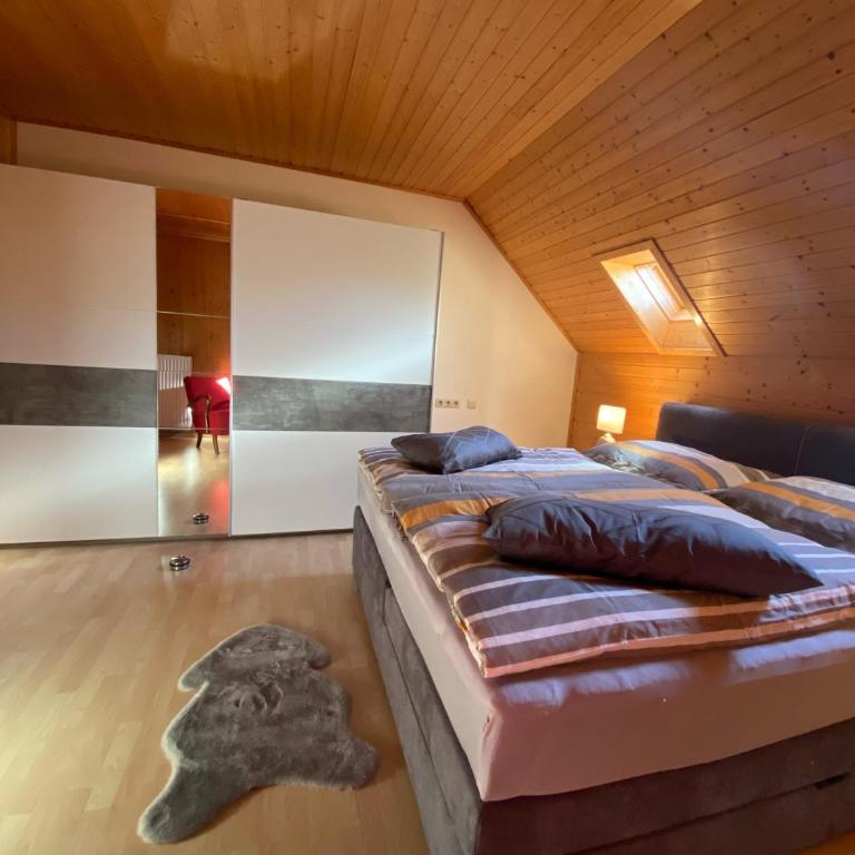 ALTSTADT-APARTMENTS Bad Radkersburg - Ihr Zuhause auf Reisen - Lässige 73 m² Dachgeschoss-Wohnung „Sauvignon Blanc“ - Ausblick, OG 2 - 5