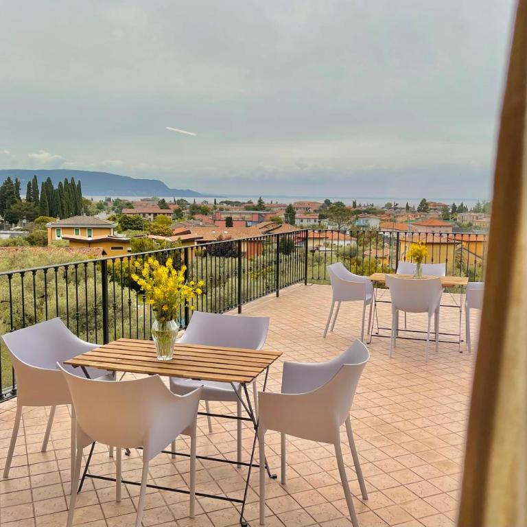 Albergo Vittoria - Camera Matrimoniale/Doppia con Letti Singoli con Vista Lago. - 7