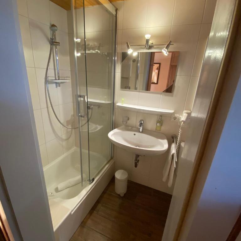 Kur- und Ferienhotel Haser - Einzelzimmer mit Balkon - 10