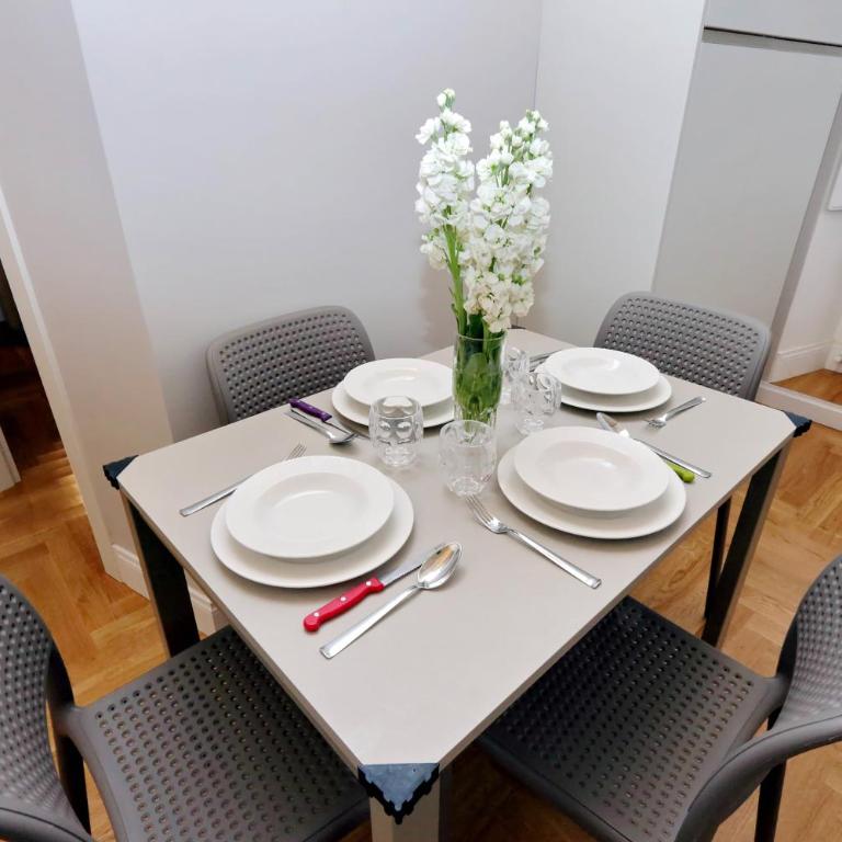 Bellezza Al Colosseo - B&B & Apts - Appartamento con 2 Camere da Letto (4 Adulti) - Via San Giovanni in Laterano 250 - 1