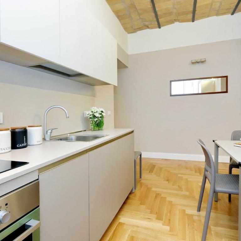 Bellezza Al Colosseo - B&B & Apts - Appartamento con 2 Camere da Letto (4 Adulti) - Via San Giovanni in Laterano 250 - 3