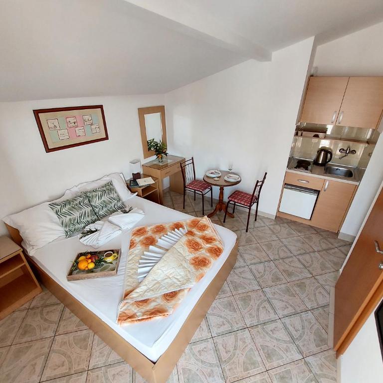 Apartmani Dalex - Studio s Bračnim Krevetom / Zasebnim Krevetima, Balkonom i Pogledom na More - 6