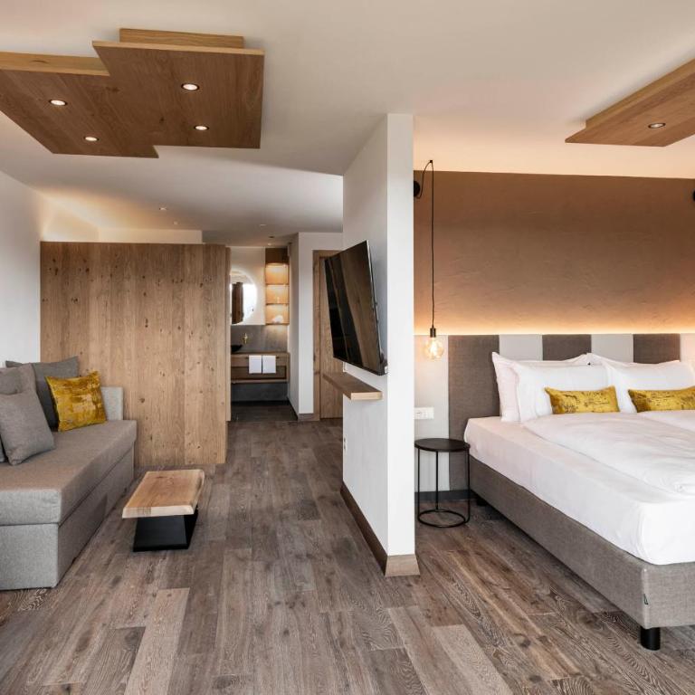 Pippos Mountain Lodge - Suite with Balcony - 1