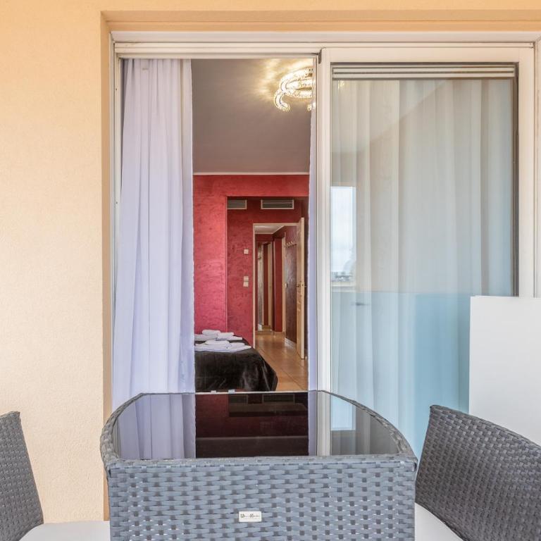 Luxury studio renovated 2024 with free parking - Studio - 13
