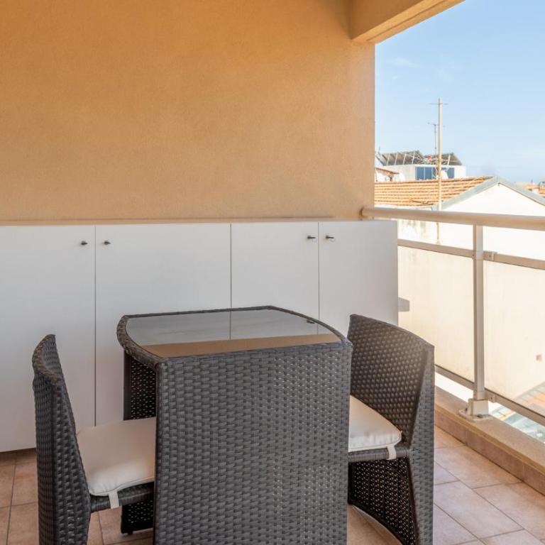 Luxury studio renovated 2024 with free parking - Studio - 4