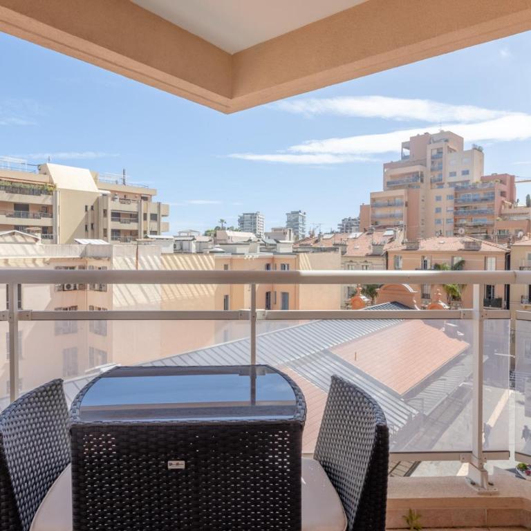 Luxury studio renovated 2024 with free parking - Studio - 14