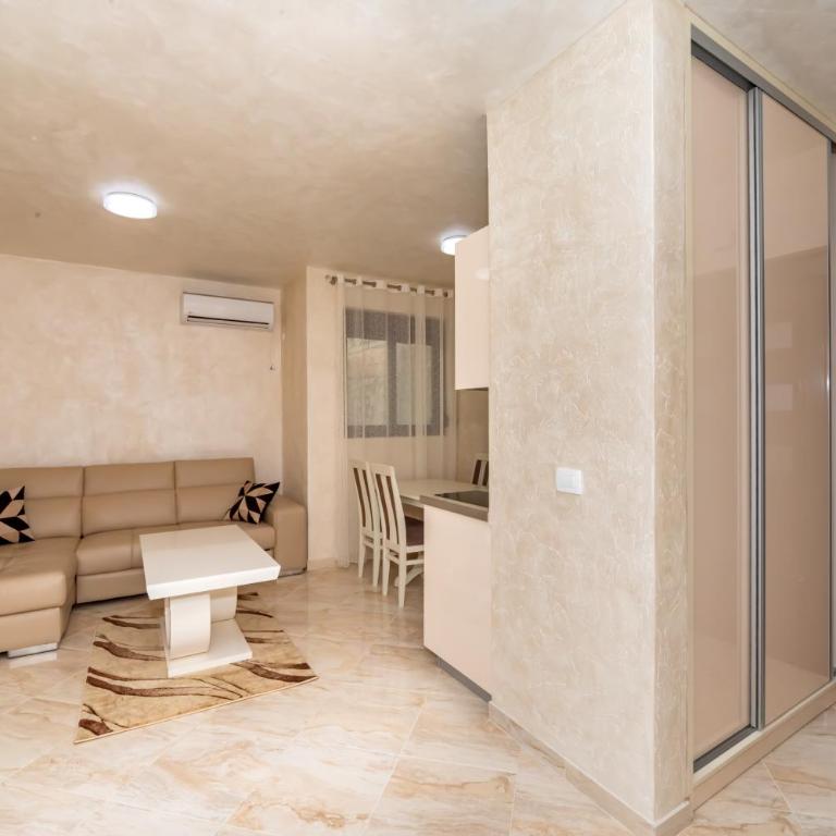KAOM Lux - One-Bedroom Apartment - 14