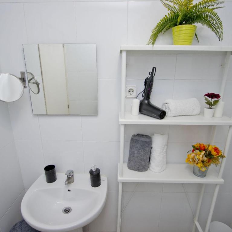 Barcelona City North Hostal - Double or Twin Room with City View - 97