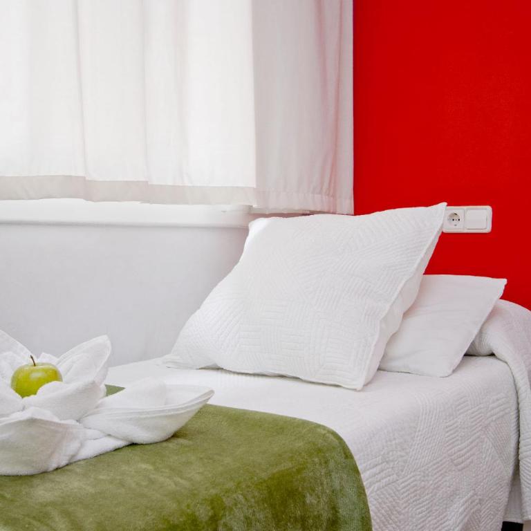 Barcelona City North Hostal - Double or Twin Room with City View - 5