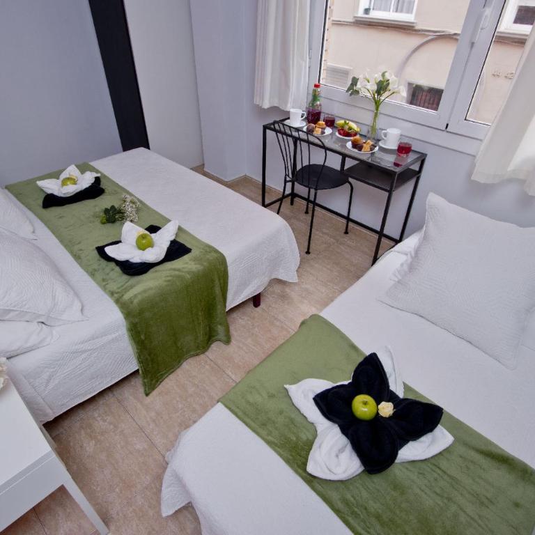 Barcelona City North Hostal - Double or Twin Room with City View - 14