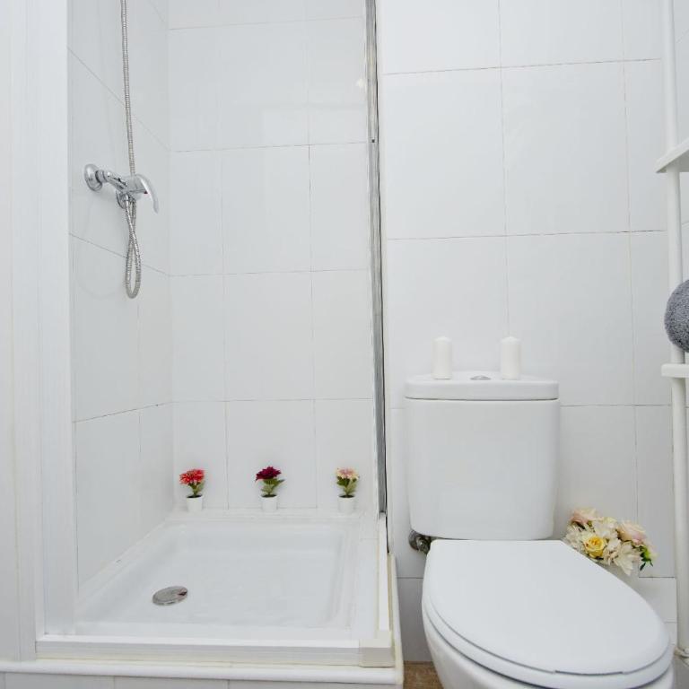 Barcelona City North Hostal - Double or Twin Room with City View - 13