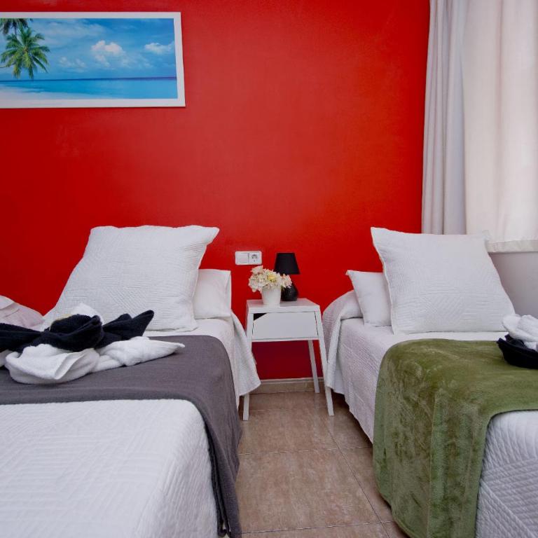 Barcelona City North Hostal - Double or Twin Room with City View - 7