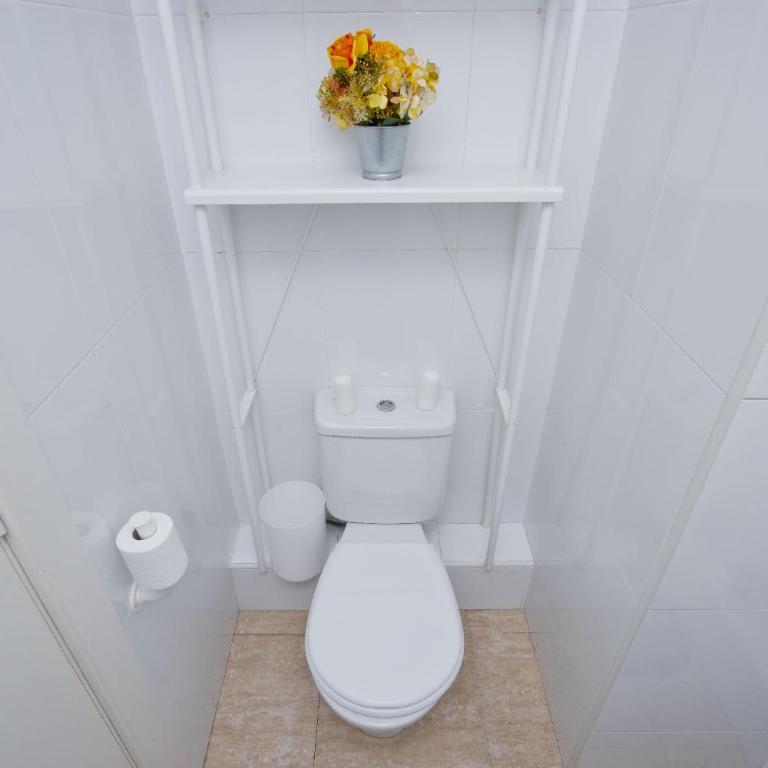 Barcelona City North Hostal - Double or Twin Room with City View - 17