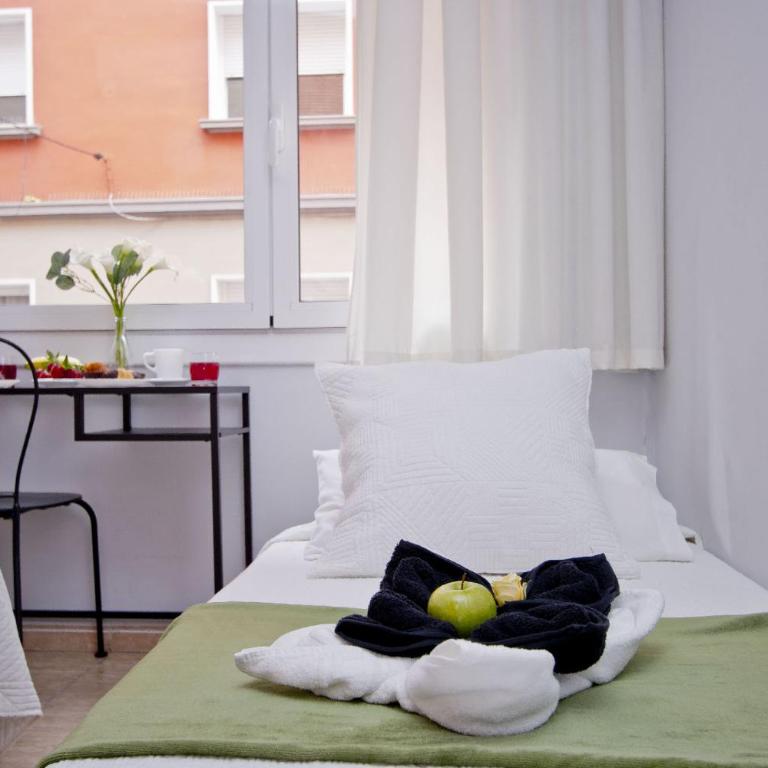 Barcelona City North Hostal - Double or Twin Room with City View - 34