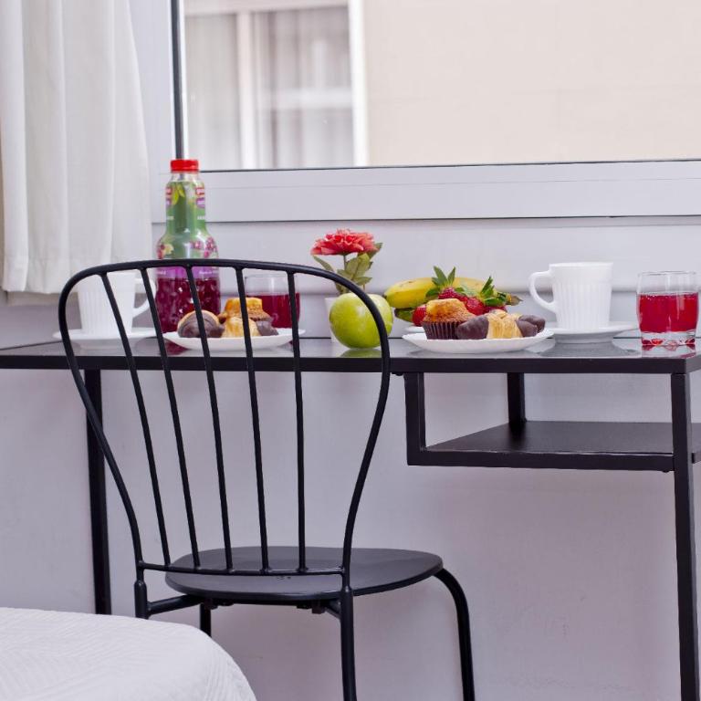 Barcelona City North Hostal - Double or Twin Room with City View - 38