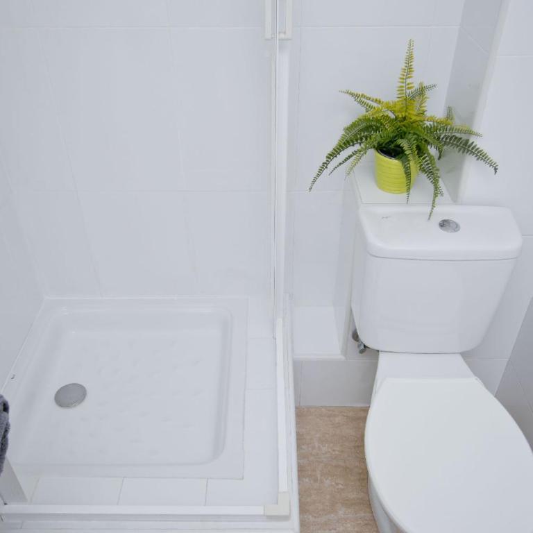 Barcelona City North Hostal - Double or Twin Room with City View - 41