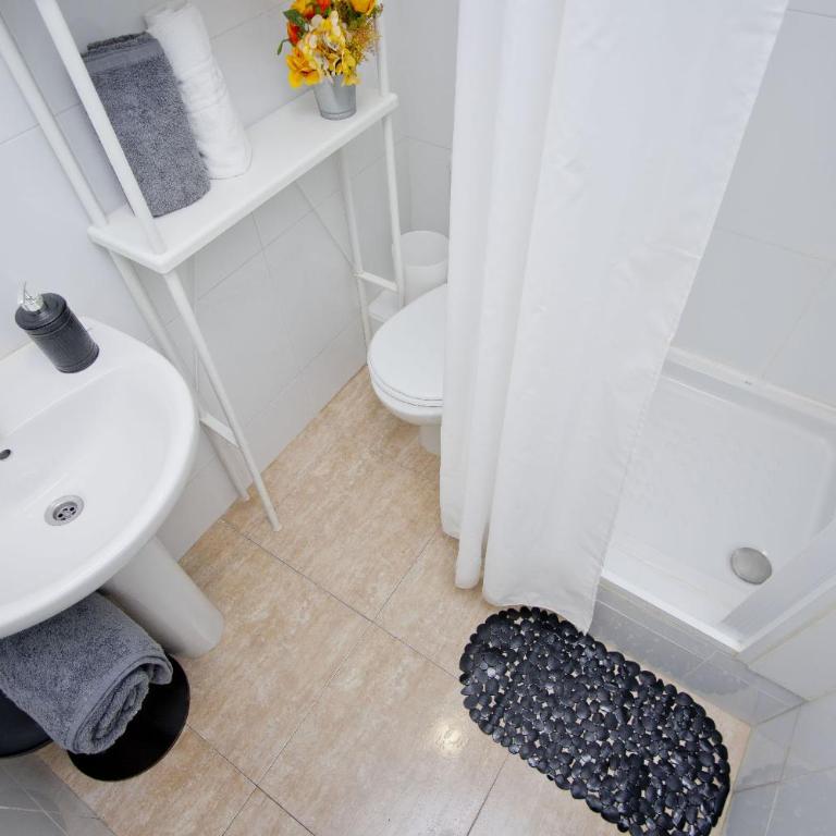 Barcelona City North Hostal - Double or Twin Room with City View - 72