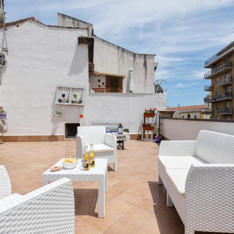 GuestHost - BallarHost - Ballarò Market Terrace Apartment - Appartamento con 3 Camere da Letto - 2