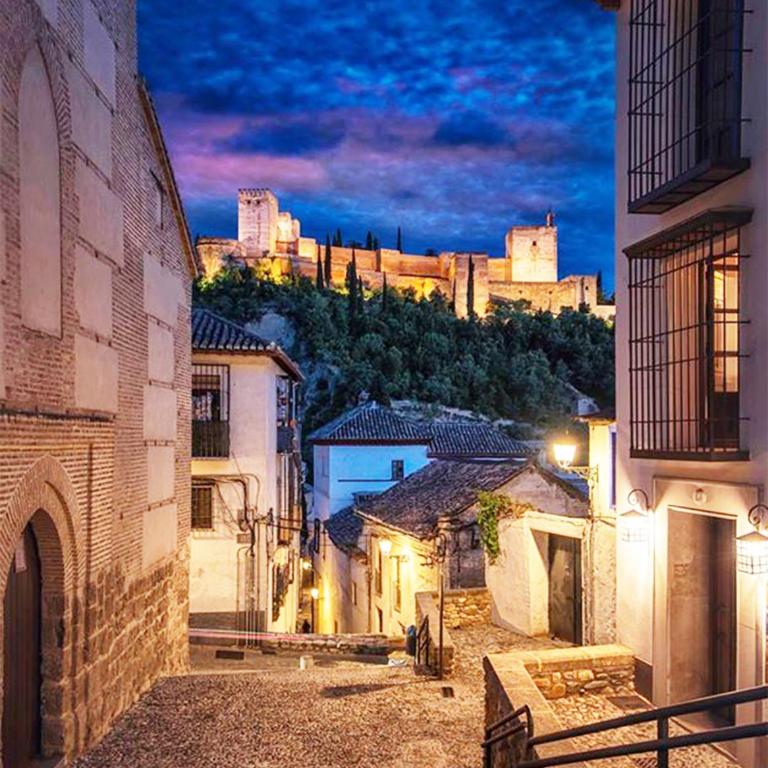 Casa Alhambra - Centro Histórico con Jardín Privado - Apartment - 58