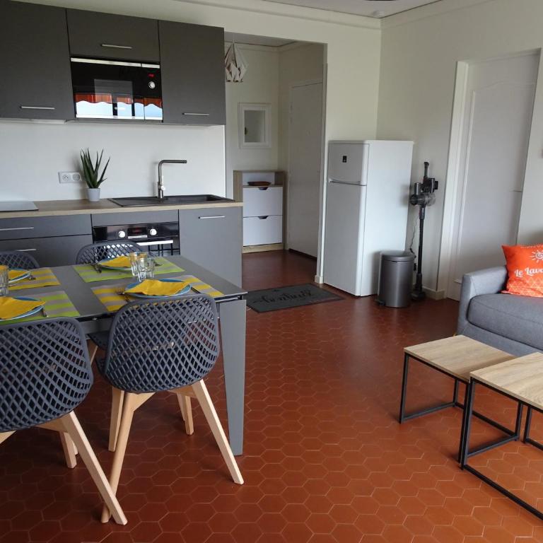 T3 150 m de la plage, climatisation, piscine et parking privatif - Le Lavandou - Appartement 2 Chambres - 2