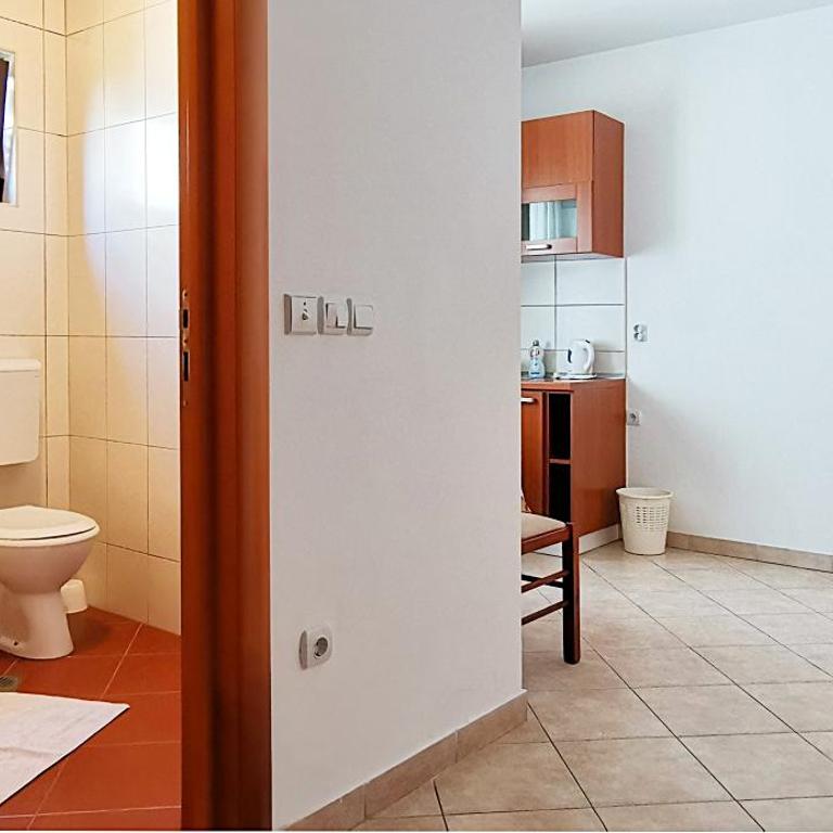 Apartments and rooms Marija - Apartment with Garden View - 14