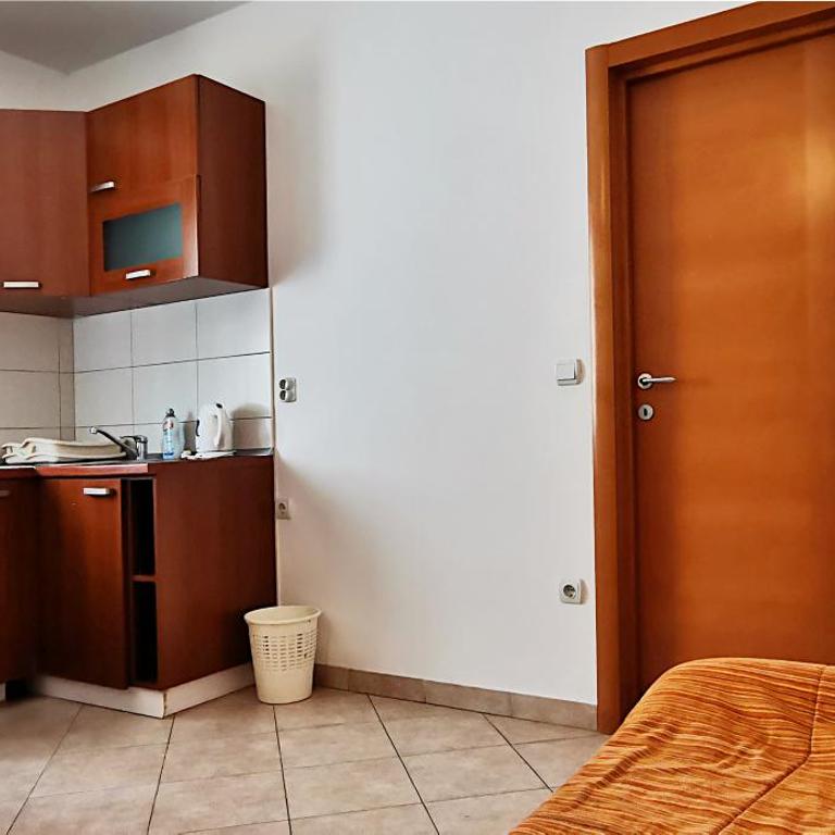 Apartments and rooms Marija - Apartment with Garden View - 11