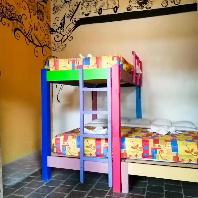 Rossco Hostel & Hotel - Economy Twin Room with Shared Bathroom - 14