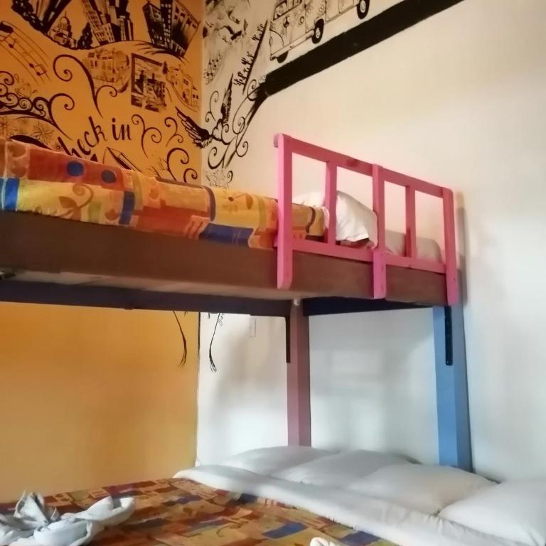 Rossco Hostel & Hotel - Economy Twin Room with Shared Bathroom - 13