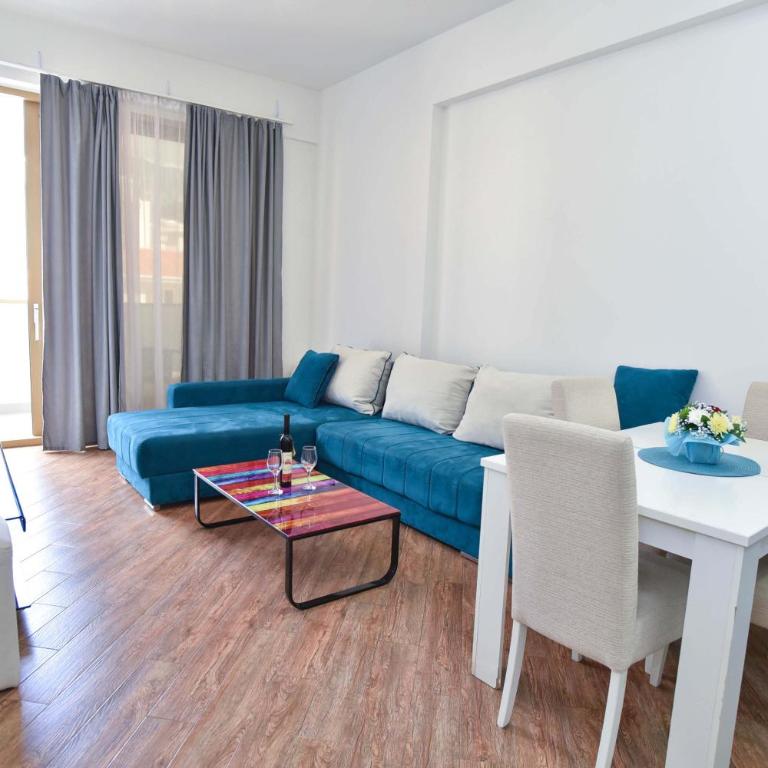 Victoria Center Apartments - One-Bedroom Apartment with Terrace and City View - 12