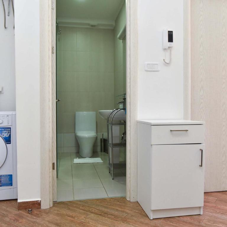 Victoria Center Apartments - One-Bedroom Apartment with Terrace and City View - 18